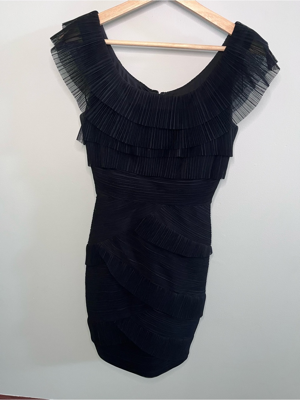 BCBGMAXAZRIA Briana Black Pleated Ruffle Mini Cocktail Dress NST6N559 Size 2